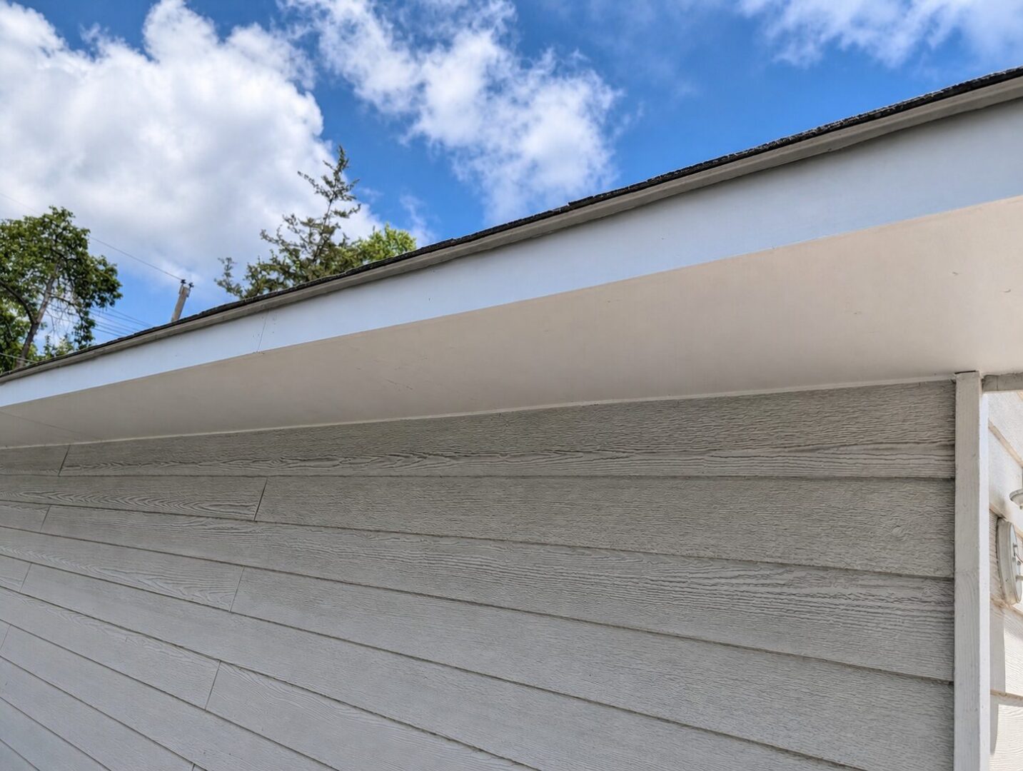 Completed fascia repair beneath a new GAF Timberline HDZ roof on 45½ Avenue N in New Hope, Minnesota